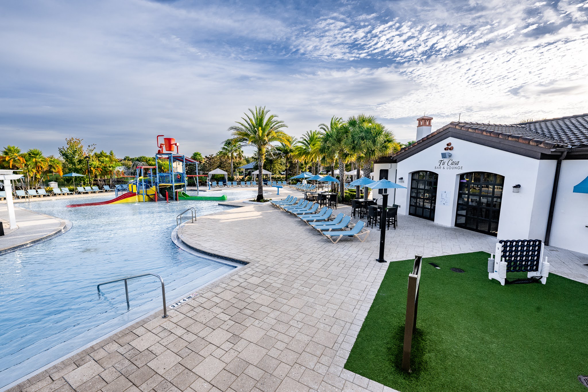  Tu Casa, Poolside tiki bar