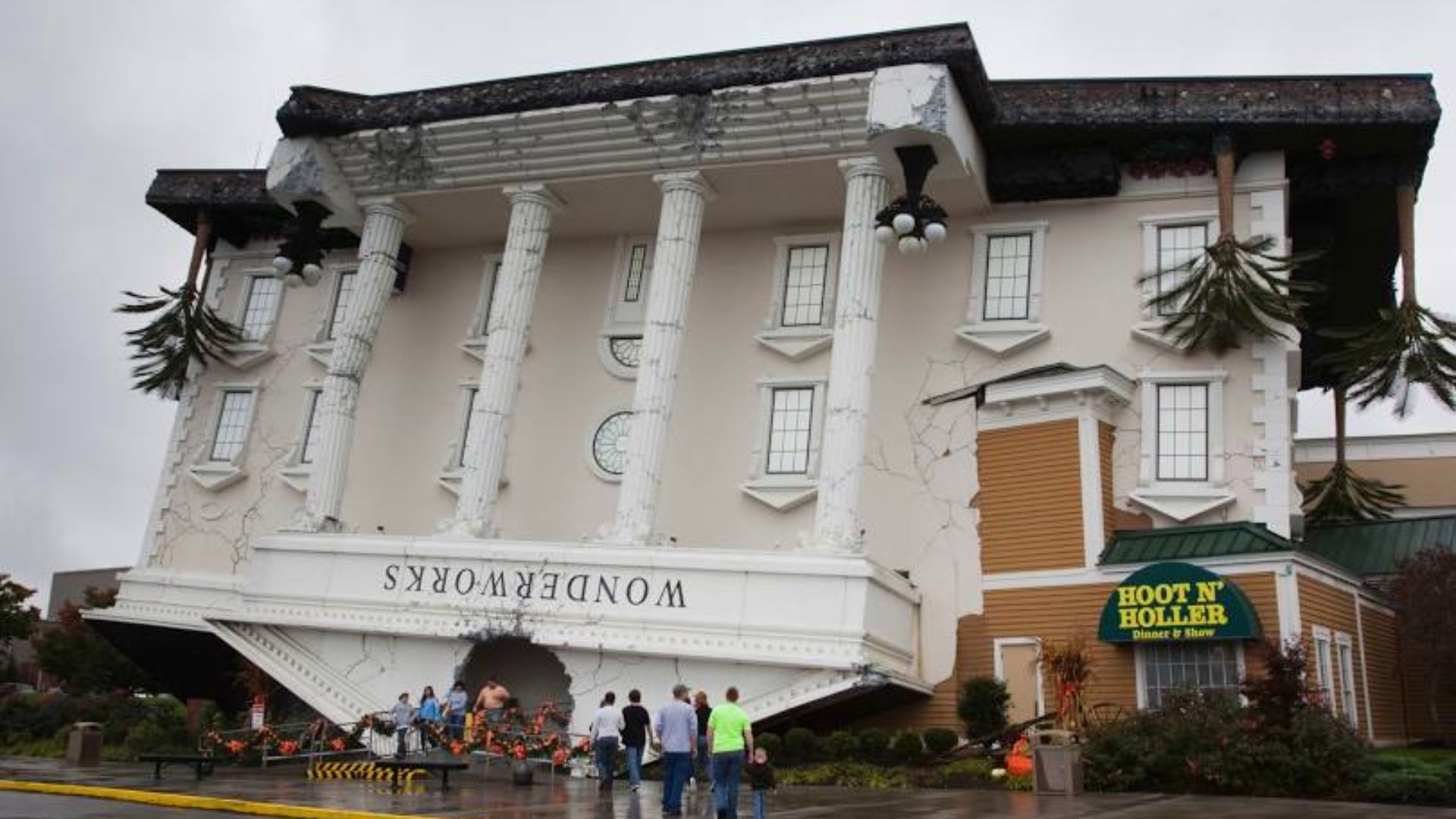 WonderWorks Orlando – The Giant Upside-Down House