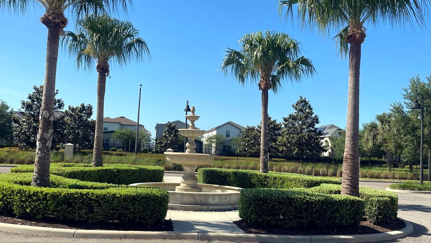 Landscaped Windsor at Westside surroundings
